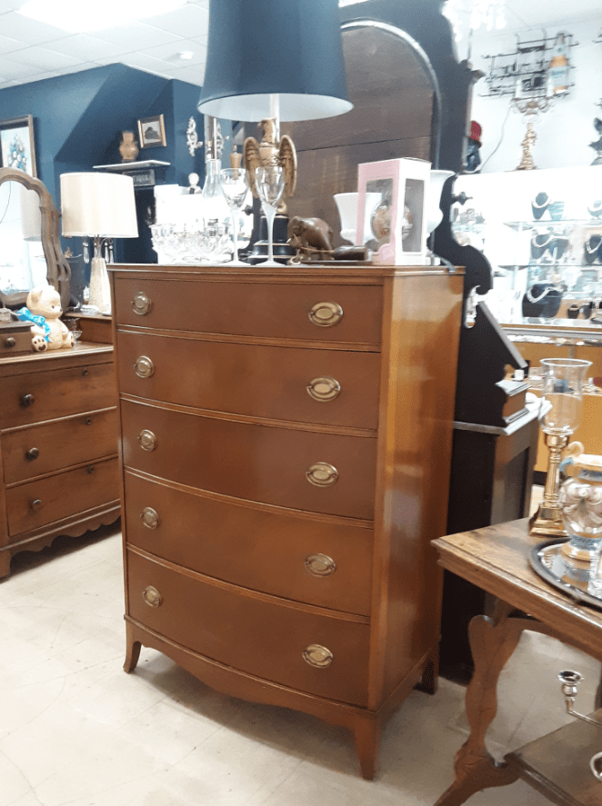 Hepplewhite style bow chest of drawers
